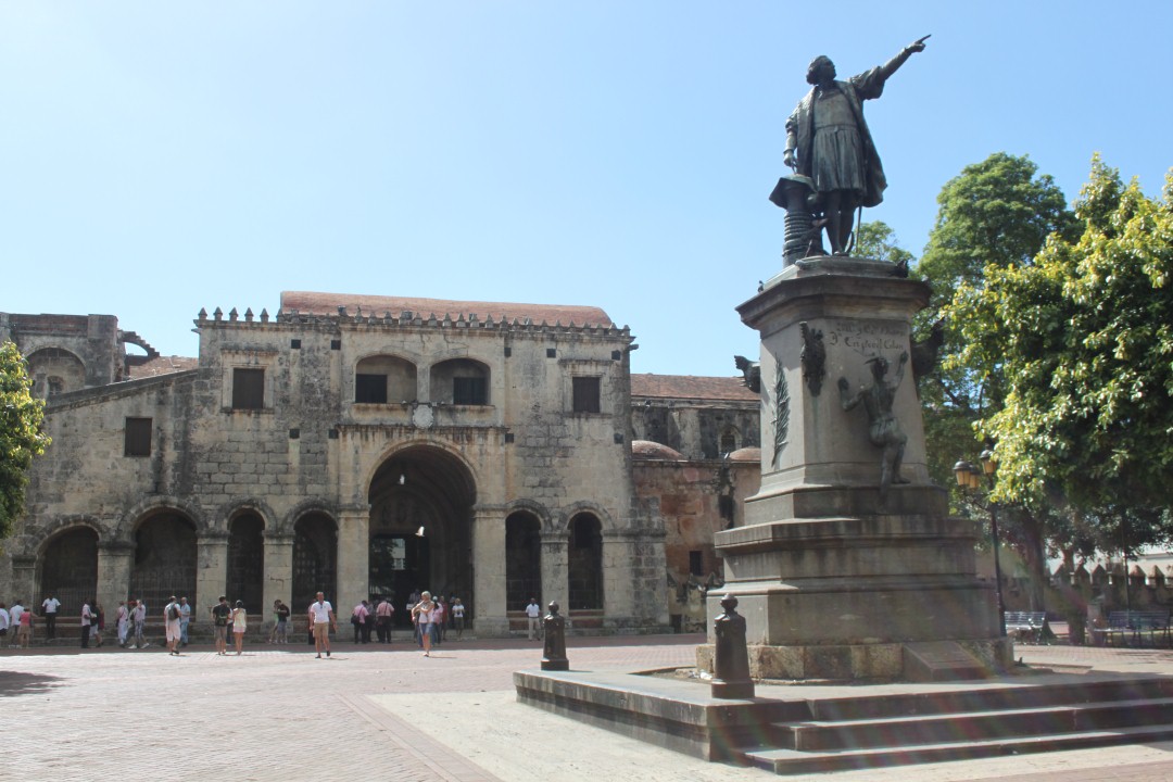 Plaza Colon, devant la cathédrale