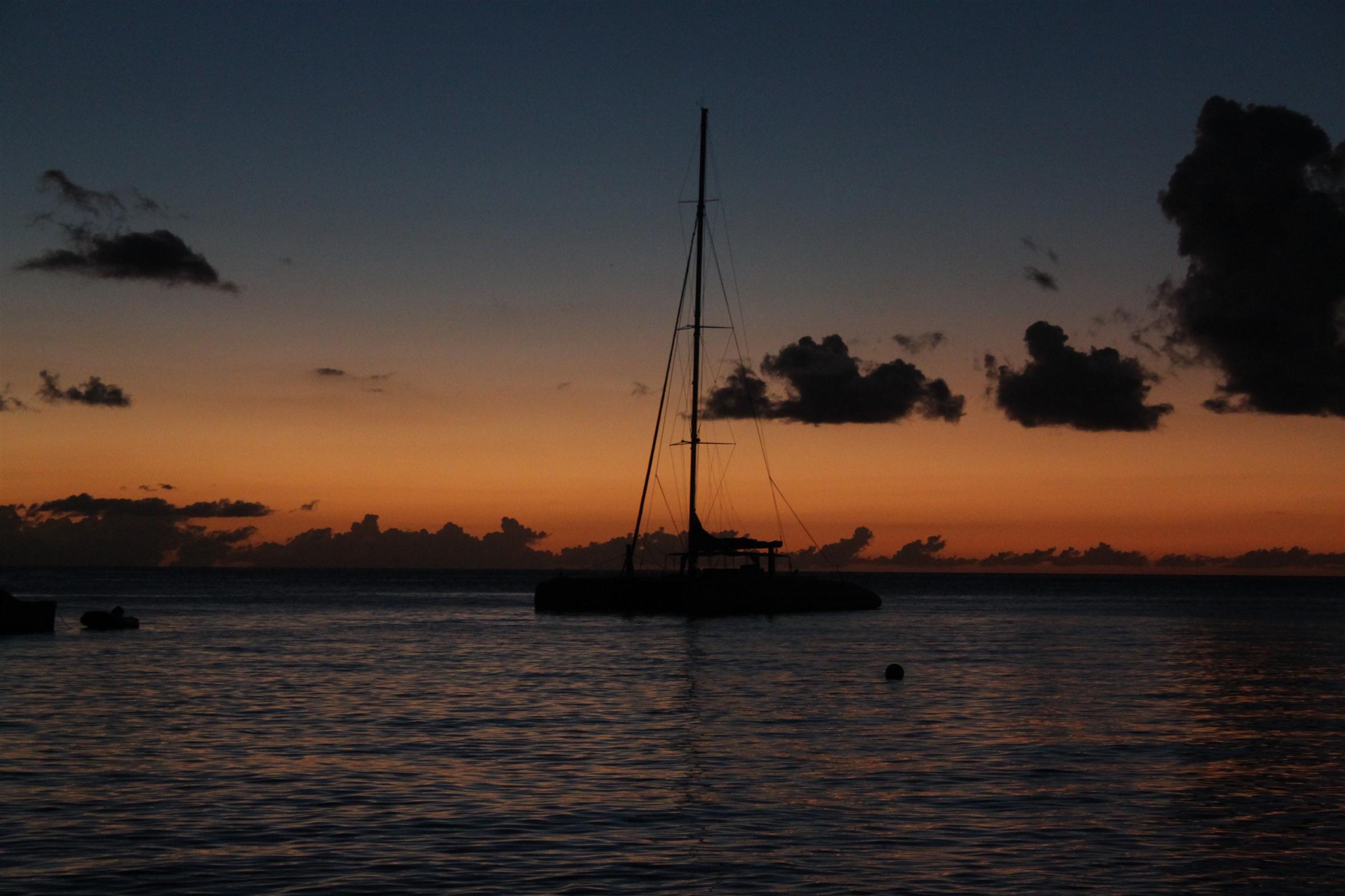Le coucher de soleil sur la mer Caraïbe