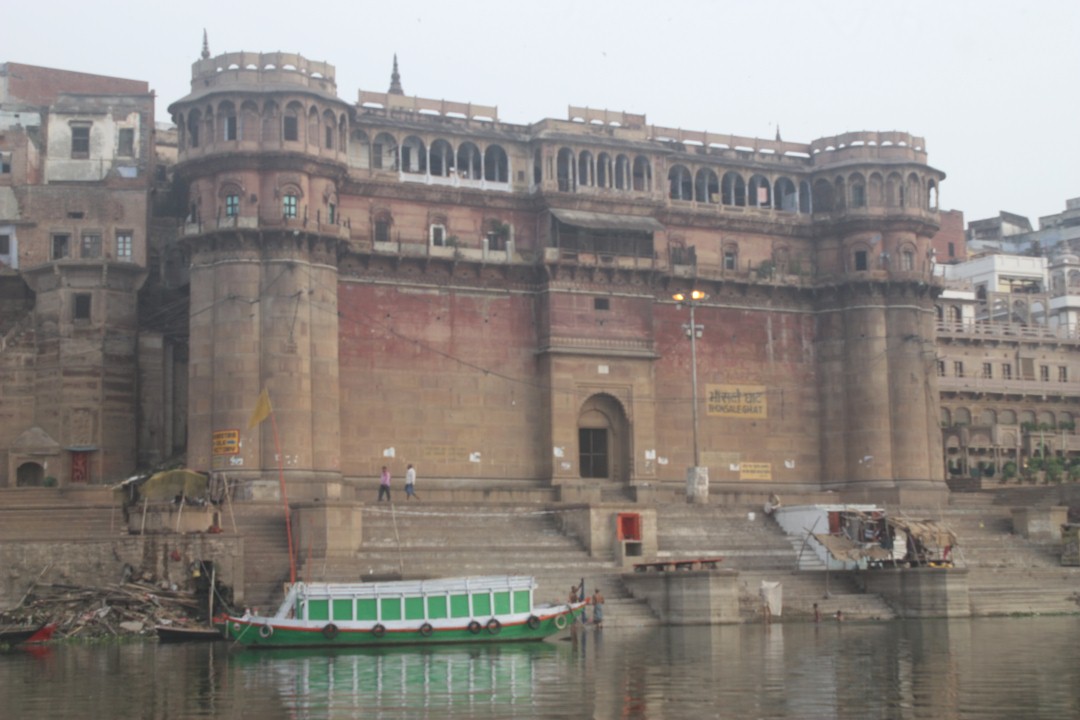 Palais au bord du Gange